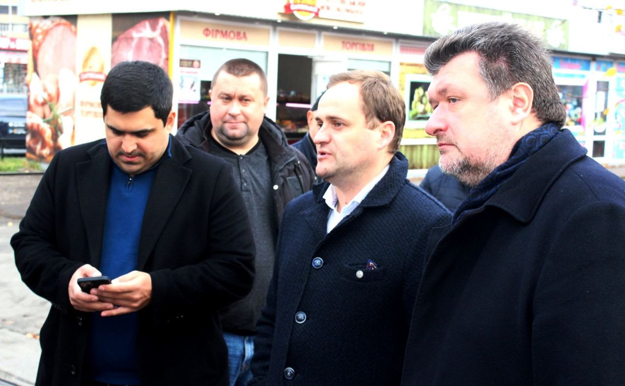 Тимур Ткаченко, Олексій Кулеба та Ярослав Лагута під час інспекції об'єкту, 2021 рік