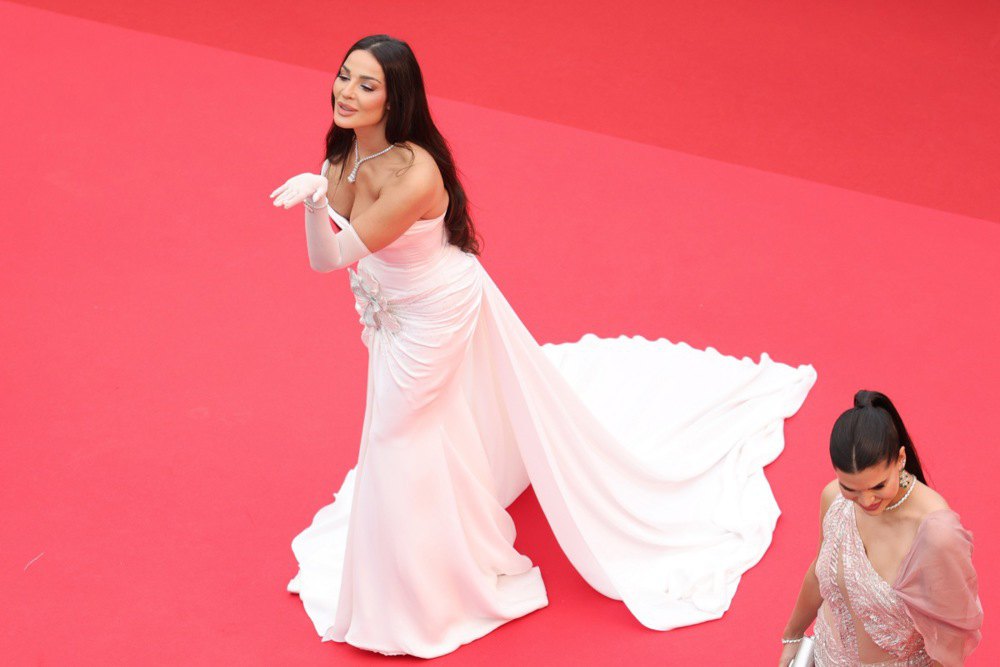 Надін Нассіб під час відкриття 78-го Каннського кінофестивалю 