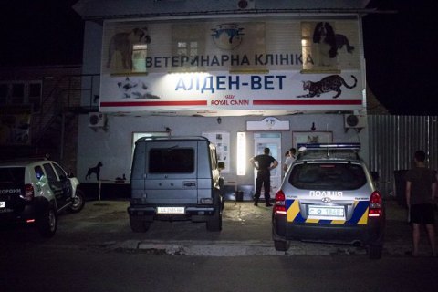В Киеве неизвестный напал с ножом и огнетушителем на сотрудницу ветклиники