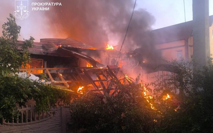 Росіяни вдарили з артилерії по Херсону, є загибла і поранена