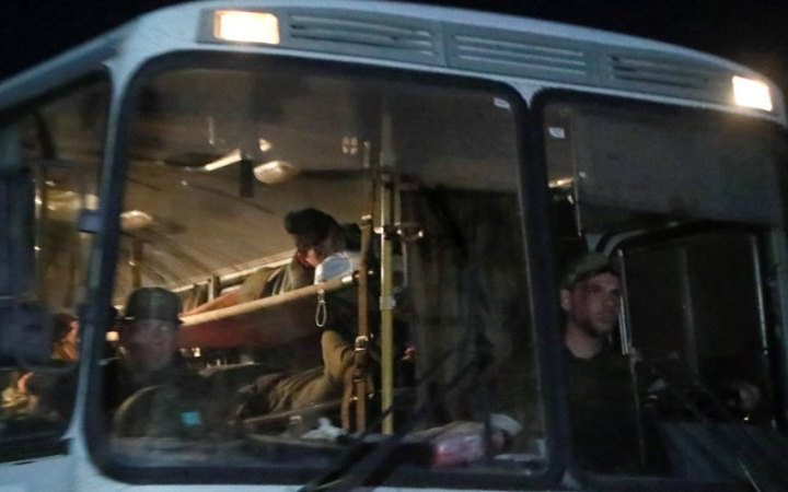 З Азовсталі виїхали автобуси з українськими бійцями, - Reuters 