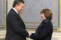 Янукович поговорил с Эштон о конституционной реформе