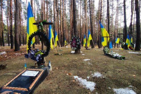 Могили навпроти. Чому військове поховання в Старобільську ― унікальне і важливе 