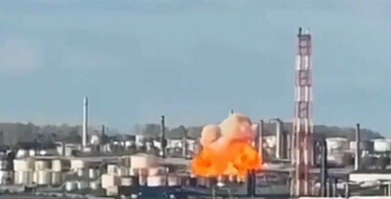 В Уфі НПЗ атакували дрони 13 вересня 2025 року. 