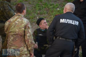 Порошенко разрешил милиции в зоне АТО применять оружие без предупреждения