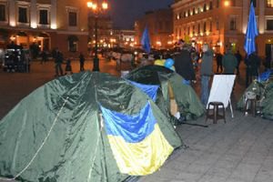 Неизвестные разгромили палаточный городок на одесском евромайдане