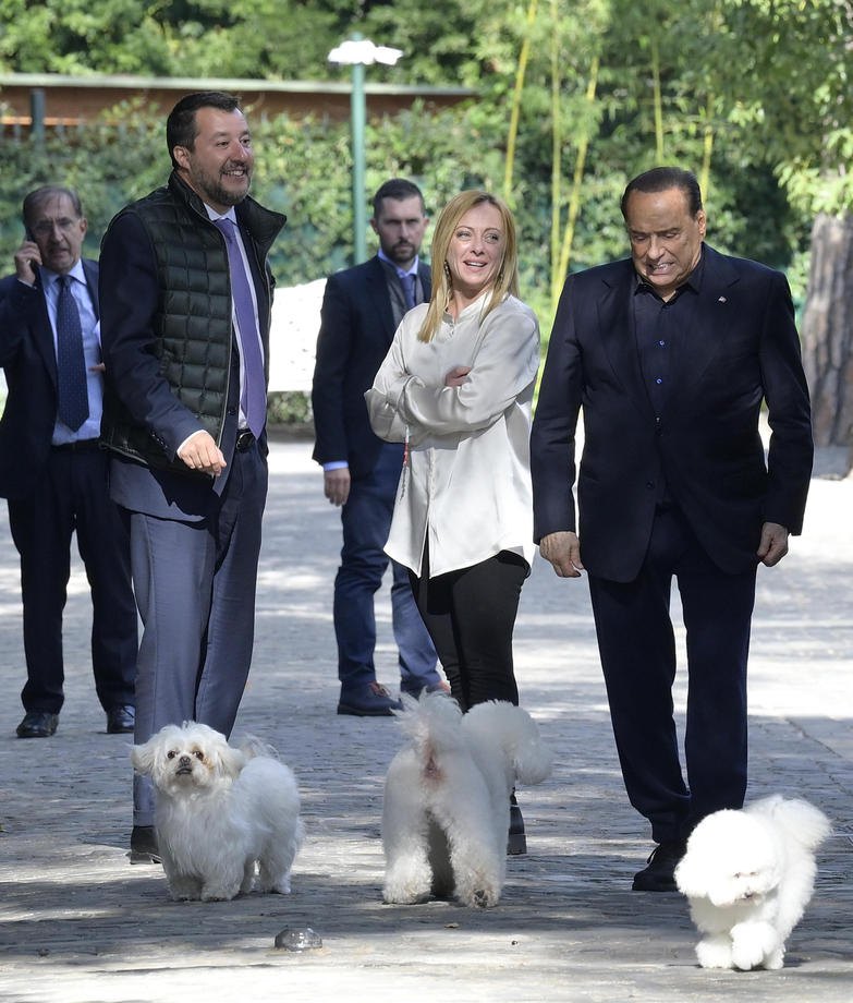 Лідер «Forza Italia» Сільвіо Берлусконі, лідер «Lega Nord» Маттео Сальвіні та президентка «Fratelli d'Italia» Джорджія Мелоні після зустрічі в резиденції Берлусконі в Римі, 20 жовтня 2021 р.