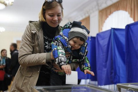 Явка виборців до 15:00 становила 45,94%, - ЦВК