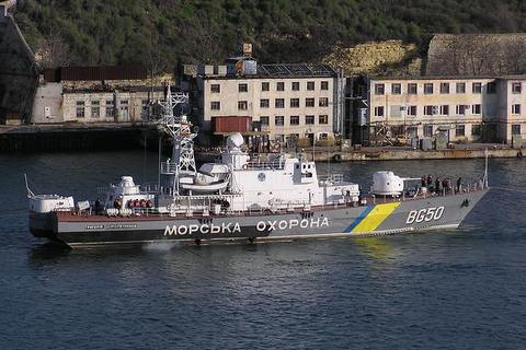 Український корабель підплив до захоплених Росією бурових, щоб зібрати докази
