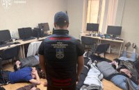 У Дніпрі правоохоронці викрили міжнародну мережу шахрайських кол-центрів