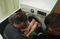 В Харькове спасатели освободили ребенка, застрявшего в барабане стиральной машины