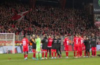 Футболисты клуба Бундеслиги полностью отказались от зарплаты в условиях коронавируса