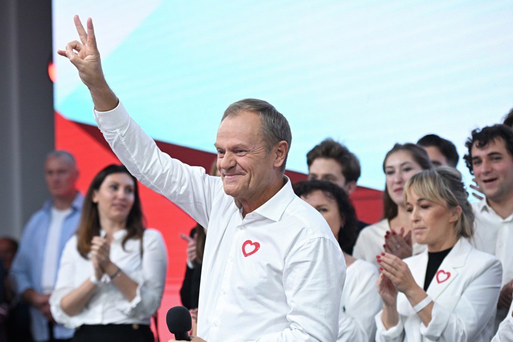 Лідер головної опозиційної партії «Громадянська платформа» Дональд Туск після парламентських виборів у Варшаві, 15 жовтня 2023 року.