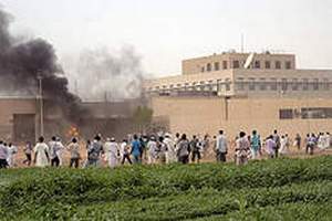 США эвакуируют посольства в Судане и Тунисе
