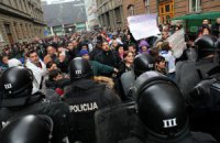 В Боснии акции протеста охватили уже 12 городов 