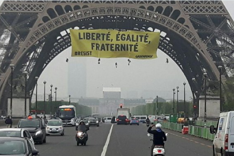 Президентська кампанія у Франції завершилася незвичайними акціями протесту
