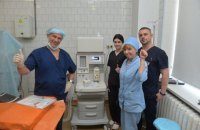 Борис Ложкін передав київській лікарні сучасний наркозно-дихальний апарат