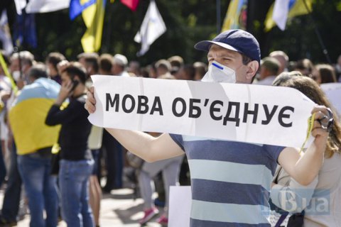 Исключительно на украинском языке в быту разговаривают 36,3% украинцев, - соцопрос