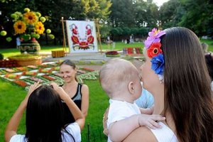 Школярі оформили виставку квітів у Києві