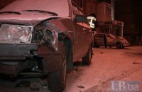 ДТП у Києві: BMW вилетів на тротуар, розбивши дві машини