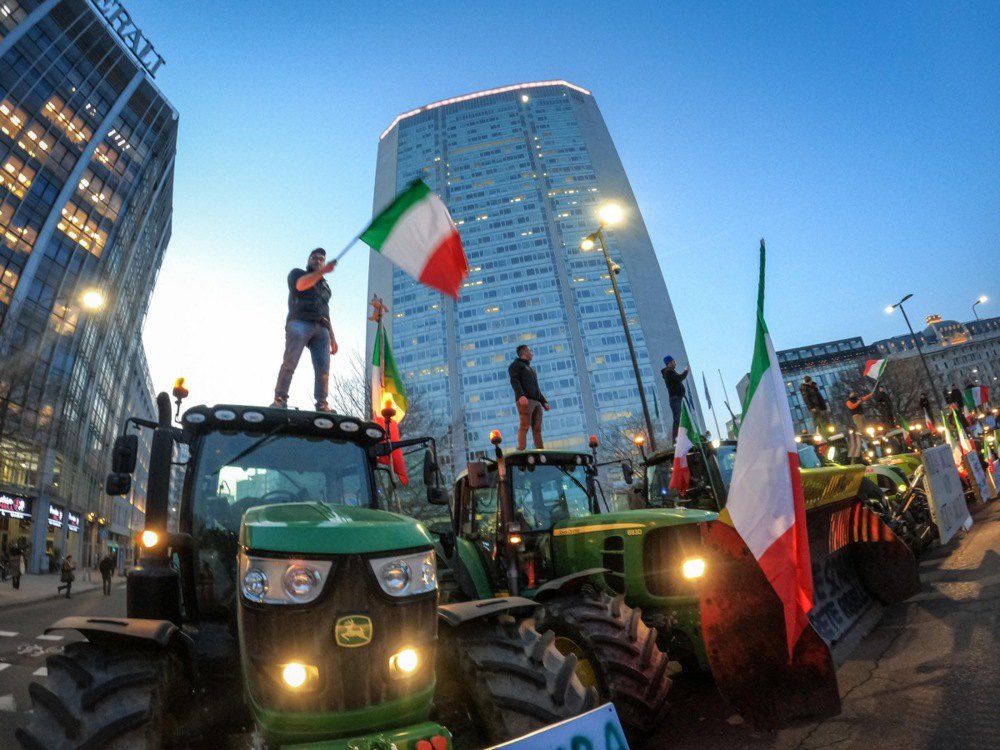 Італійські фермери протестують у Мілані, 1 лютого 2024 року.