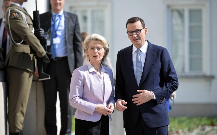 Польща може “вивести всі гармати”, якщо не отримає від Єврокомісії 35 млрд євро на відновлення після ковіду, – керівна партія