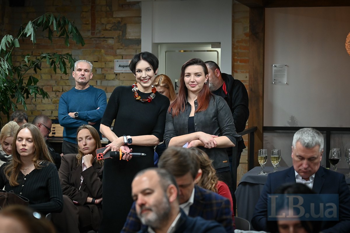  шеф-редакторка <i>LB.ua</i> Соня Кошкіна і редакторка відділу «Здоровʼя» <i>LB.ua</i> Ірина Андрейців (праворуч)