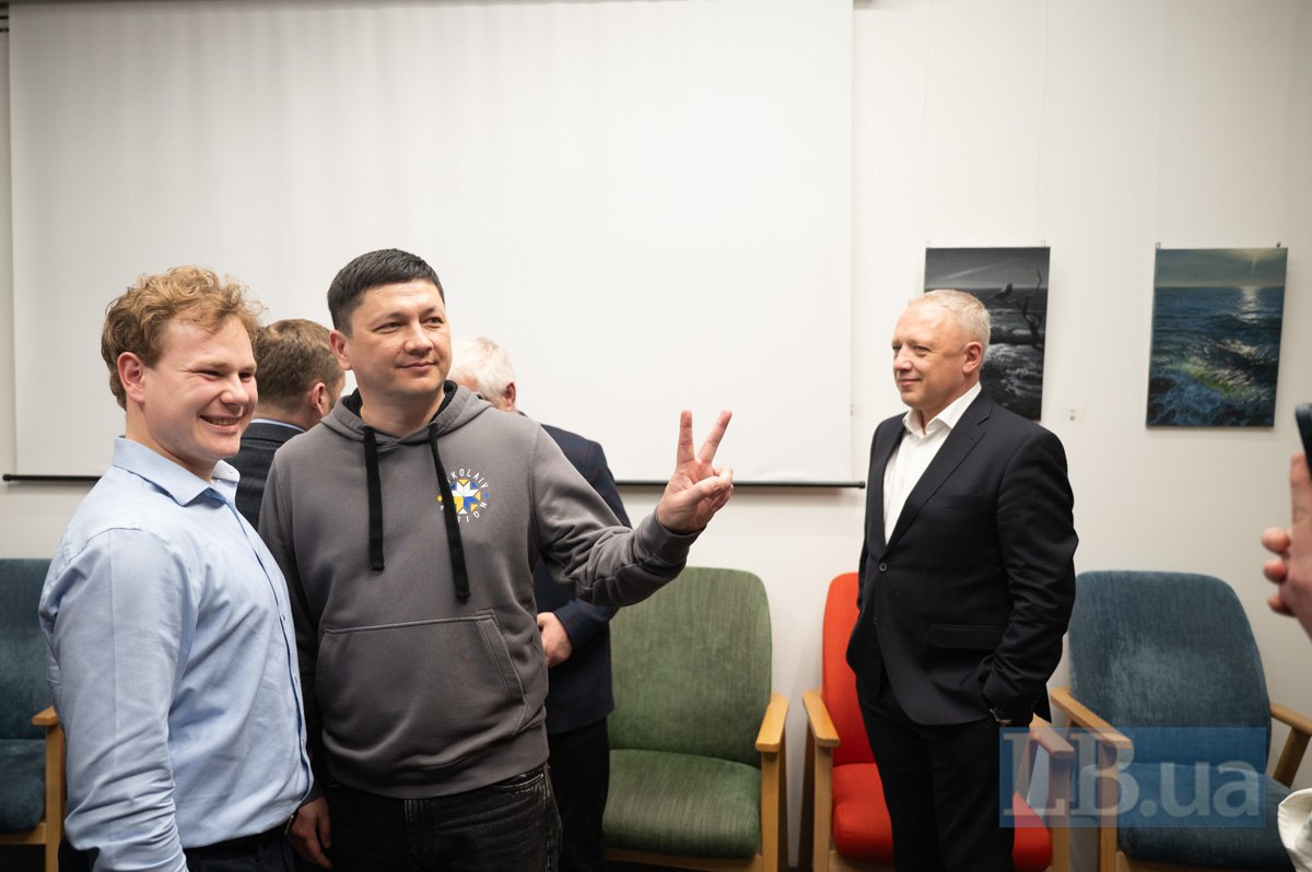 Голова Миколаївської ОВА Віталій Кім (в центрі), мер Черкас Роман Клічук (праворуч)