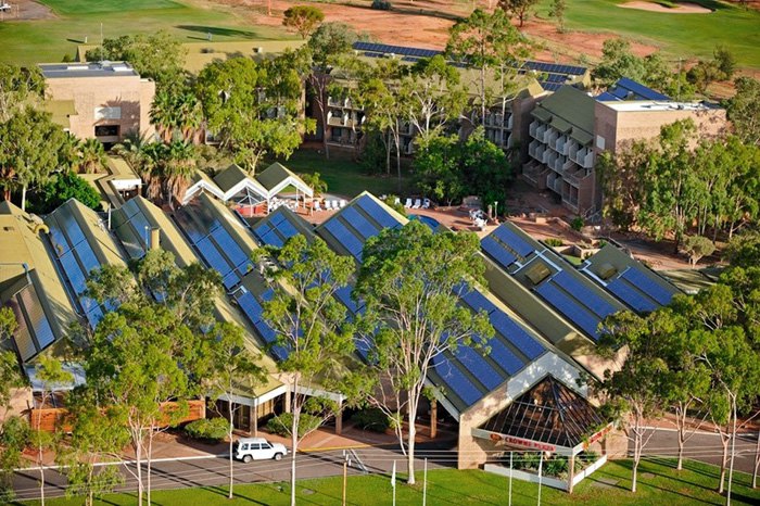 Підприємства та приватні господарства, які перейшли на використання сонячної енергії в Аліс-Спрінгс, Австралія.