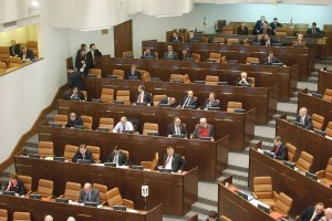 Российский сенат одобрил закон о запрете усыновления