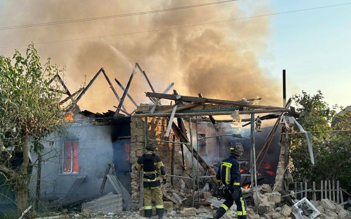 Уночі ворог обстріляв два села на Херсонщині: загорівся дах церкви, поранена жінка