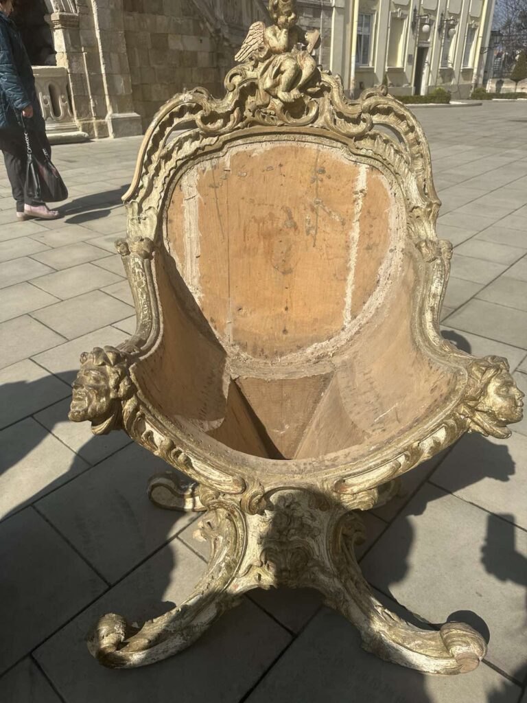 крісло митрополита Андрея Шептицького