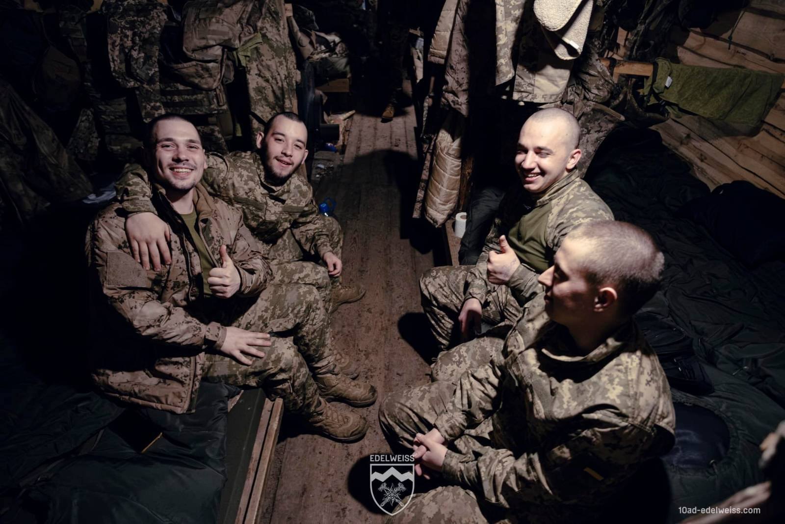 Військовослужбовці 10-а окремої гірсько-штурмової бригада Едельвейс 