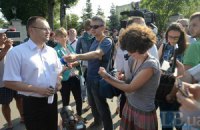 Глава Новых Петровцев пытался заманить журналистов на банкет