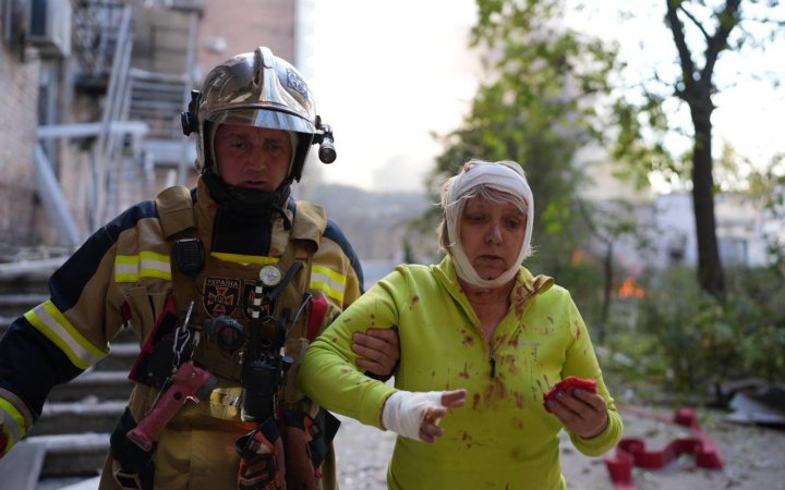Ранкові влучання в Києві зафіксовано в чотирьох районах. Загинули шість, постраждали 50 людей (оновлено)