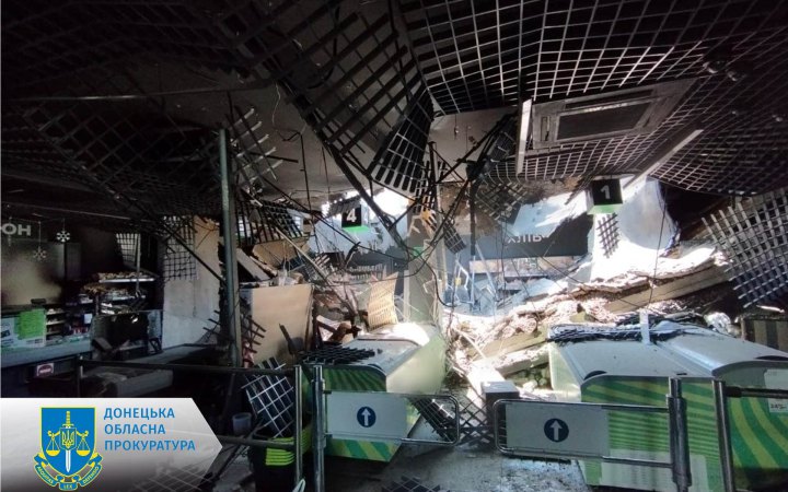 ​Росіяни обстріляли супермаркет у Кураховому і поранили чотирьох жительок 