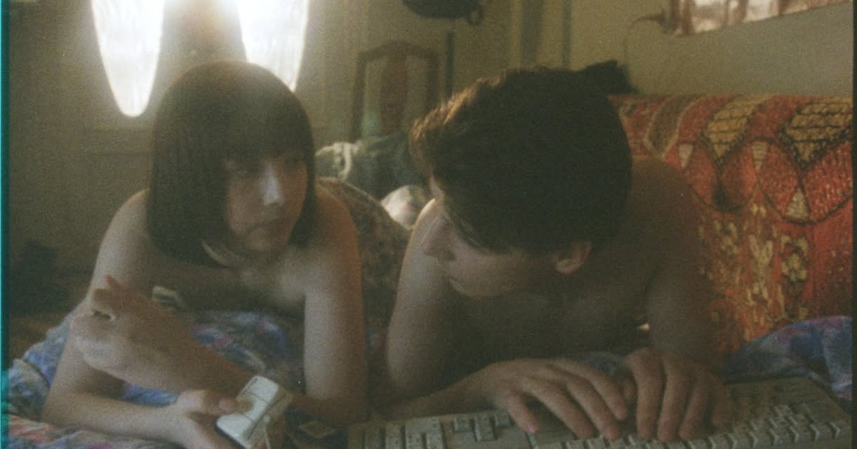 Кадр з кінофільму «Дика любов»