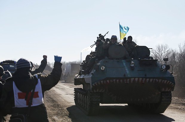 Военные выходят из Дебальцево в сторону Артемовска