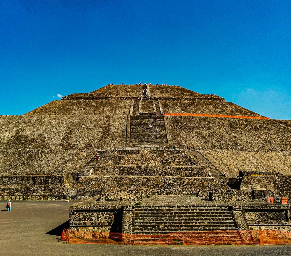 Піраміда Місяця в місті Теотіуакан — одному з найдавніших мезоамериканських міст. 