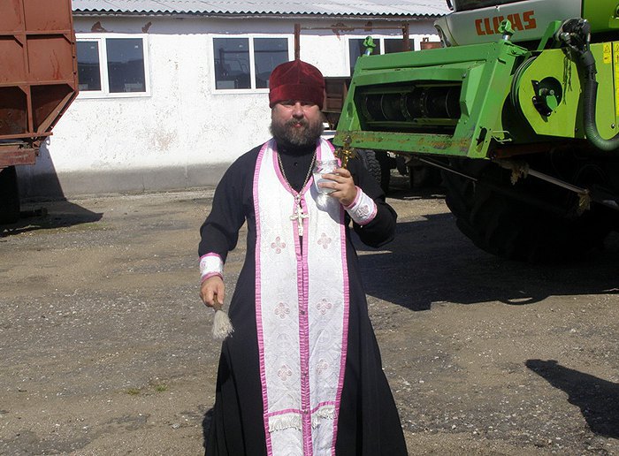 Священник Виктор Рыбий