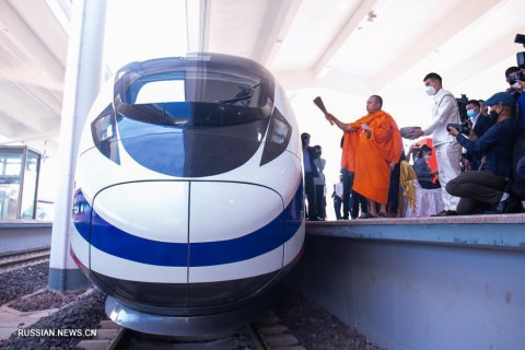 Китай побудував тисячокілометрову залізницю в Лаос
