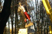 В Волновахе демонтировали памятник Ленину