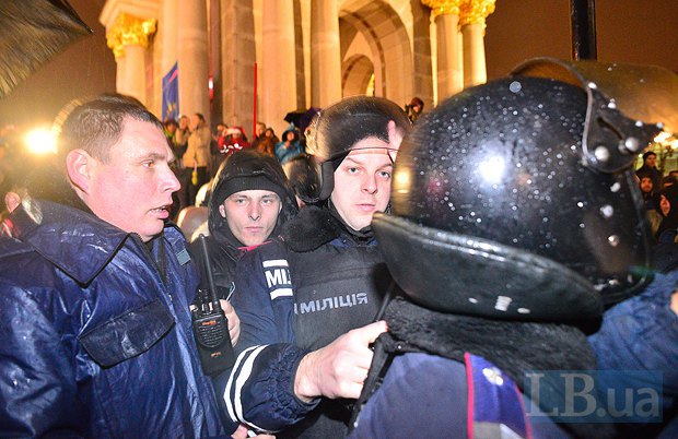 Вадим Гумен (второй слева) на Майдане 22.11.2013