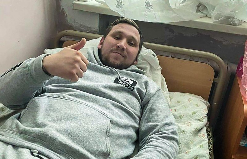 Артур Ананьєв у міській лікарні Хмельницького після побиття.