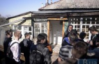 Януковича просят вмешаться в ситуацию с захватом жилья киевской учительницы