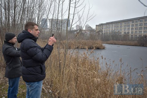 Киевские активисты призвали создать парк вокруг озера, возникшего на месте строительного котлована