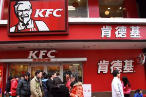 KFC в Китае судится из-за слухов о восьминогих курицах