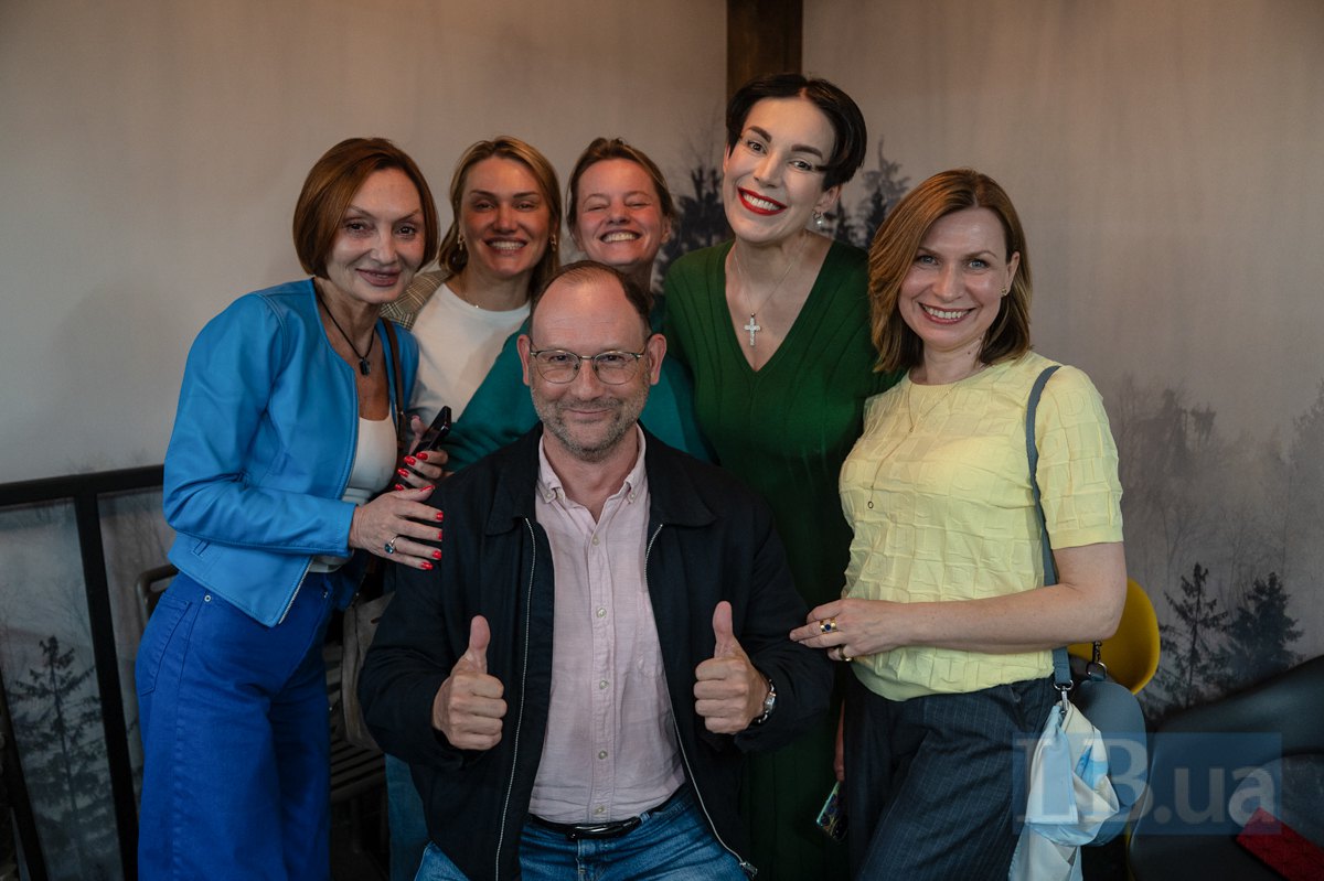 Катерина Рожкова, Таня Острікова, Андрій Кулаков, Світлана Мусійчук, Соня Кошкіна і Ірина Місійчук