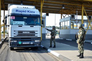 130 пустых грузовиков гумконвоя вернулись в Россию, - МЧС РФ