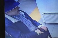 Поліція опублікувала фото зловмисника, який пограбував банк у Києві